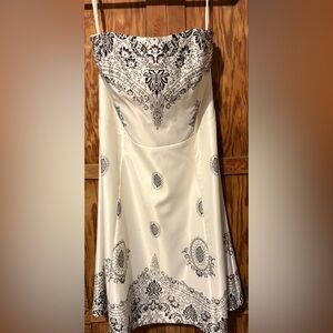 White House Black Market Elegant White Dress/Black Medallion Print Size 14 New